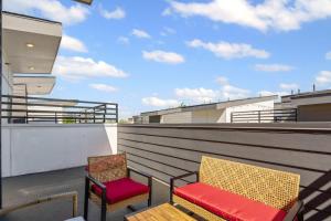 JoyFull 2BD In the Heart of Magnolia