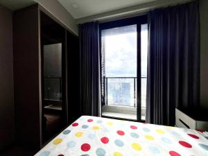 52nd Fl Apt with Desk Pool and Gym MRT 200m Away