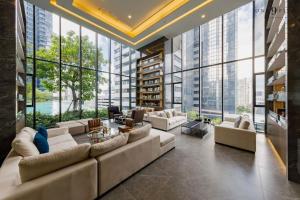 40th Fl Skyview with Standing Desk Pool and Gym