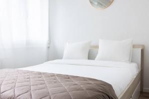 The Mini Minimalist Free Parking