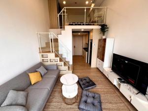 High Floor Loft with Pool and Gym