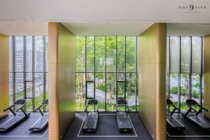 47fl Skyview with Balcony Pool Gym 200m from MRT