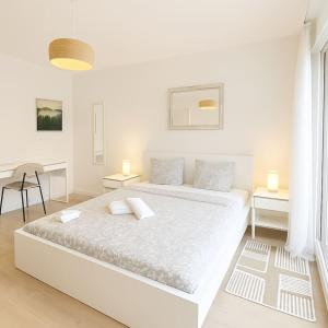 The Classy Minimalist Lakefront