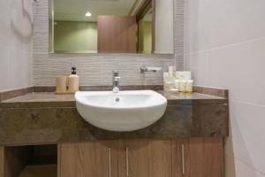 Stylish Saadiyat 1BR, Near Louvre Museum and Beach