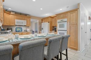 Family Escape with Yard, Fire Pit and EV Charger