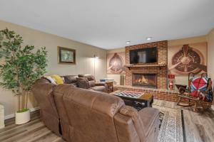 Family Escape with Yard, Fire Pit and EV Charger