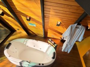 Chalés Villa Alecrim COM HIDROMASSAGEM E AR CONDICIONADO by HospedaHost