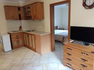 Трёхкомнатные роскошные апартаменты у моря в Санта Марина