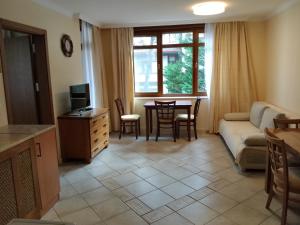 Трёхкомнатные роскошные апартаменты у моря в Санта Марина