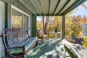 Casa Alcoa Mtn-View Apt Over Santeetlah Lake!