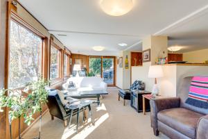 Casa Alcoa Mtn-View Apt Over Santeetlah Lake!