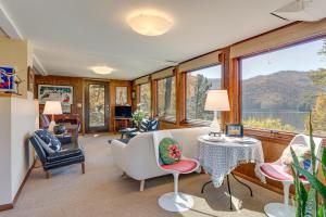 Casa Alcoa Mtn-View Apt Over Santeetlah Lake!