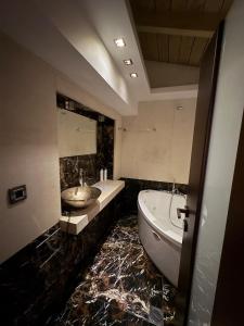 Uplift Hideaway Jacuzzi