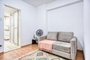 Apartamento c Fechadura Eletronica a 200m do Metro