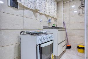 Apartamento c Fechadura Eletronica a 200m do Metro