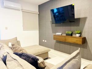 Departamento Moderno Azul Cielo - 2 Albercas - 3 Min Malecón y Playas