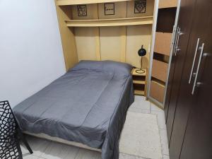 Sala e quarto a 1 quadra da praia de Copacabana