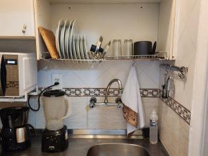 Sala e quarto a 1 quadra da praia de Copacabana