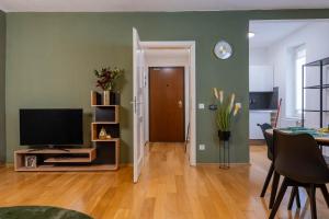 The Cozy Green Studio - 10 min from the City Center