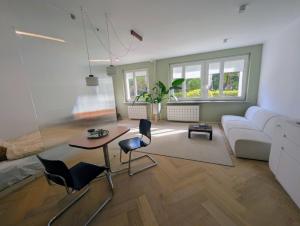 Rakietników vintage condo