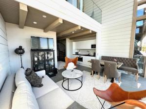 Naava Chalet 303 Loft - Kaksikerroksinen lasiseinähuoneisto järvinäköalalla