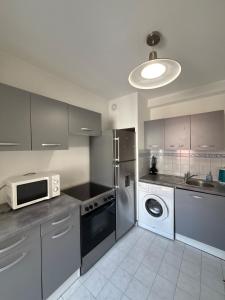 Big, comfortable studio minutes from MC borders