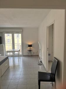 Big, comfortable studio minutes from MC borders