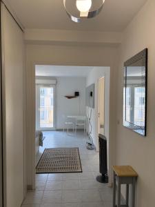 Big, comfortable studio minutes from MC borders