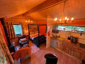 Deer View Cabin - Woodland, beaches and Hot tub