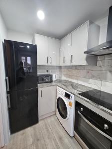 Jasmins House, 2 bedroom house, private Parking