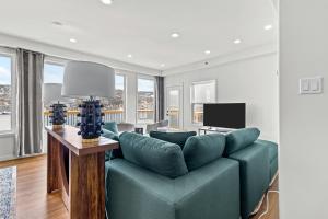 Duckworth 2 Kings Penthouse Harbour Vws