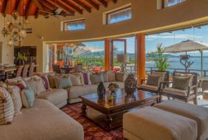 Luxury Villa Paloma Blanca