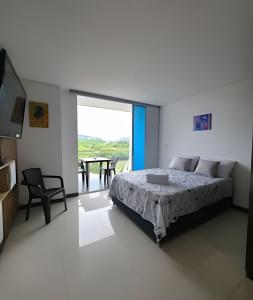 Loft acogedor con vista, piscina y balcón