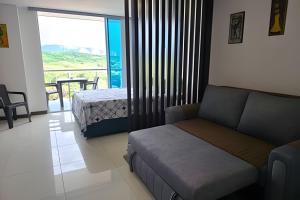 Loft acogedor con vista, piscina y balcón