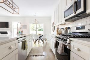 Pleasant Place Villa -Newly Built with Pool Close to downtown&beach