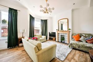 Luxury Victorian 2 bed property in Clapham North