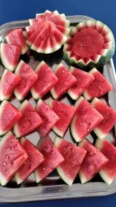 Garagem para 3 carros Morada Valentim é uma Casa três quartos climatizada em Paracuru, 2 decks, piscina, portão automático, cerca elétrica com conforto e qualidade para você!