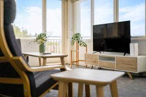 Brightly Renovated St Kilda Apt with Sea Views