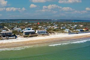 Dream Beach Haven! Rambler, Heated Pool, Beachside