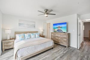 Tranquil Gulf Front 2 Bedroom 2 Bath Condo in Clearwater Beach, 55 and over, 3 Month Minimum