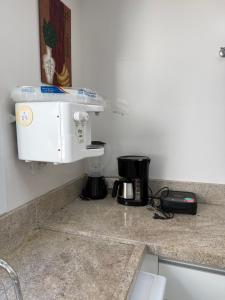 Casa Riviera de São Lourenço piscina climatizada, cascata, sauna, 4 suítes ar cond, área gourmet churrasqueira, 6 vagas de garagem, enxoval não fornecido, a casa conta com dependência de serviço com banheiro, Tv 75 e Tv 55 e Wi Fi