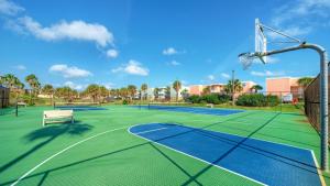 2 Pools Beach Boardwalk Access Studio Sleeps 5 Beach Bungalow by AvantStay