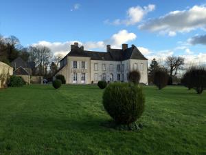 B&B / Chambres d'hotes Le Chateau d'Asnieres en Bessin : photos des chambres