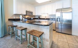 Phoenix IV 4121 condo