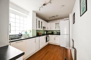 Chelsea Modern - Stylish Hideaway