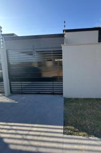 Casa garagem caminhonete exceto Dodge Ram, 2 quartos, espaço para 6 pessoas