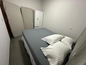 Casa garagem caminhonete exceto Dodge Ram, 2 quartos, espaço para 6 pessoas