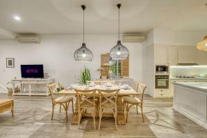 Colonial Style 3BR Walking Distance to the Beach