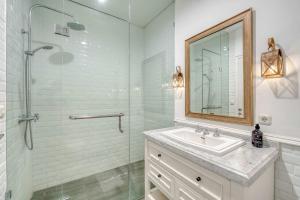 Colonial Style 3BR Walking Distance to the Beach