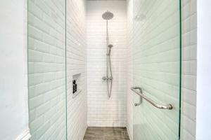 Colonial Style 3BR Walking Distance to the Beach